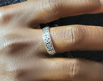 Oxidierter Sterlingsilber-Herrenring: Handgefertigtes geometrisches Band