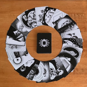Oracle des ombres, jeu d’oracle, tarot indie, sorcellerie