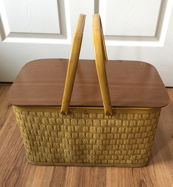 table Peru Indiana service for six Vintage diamond motif Redmon picnic