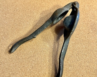 Vintage Citrus Squeezer - Lemon Squeezer - Vintage Kitchen Gadget- Antique Cast Kitchenware - Multi-Use Kitchen Squeezer - Farmhouse Kitchen