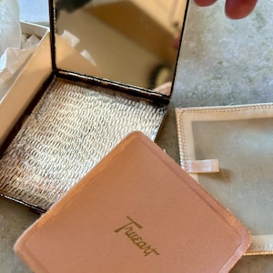 Vintage 1940 Trueart Compact for Powder with Striking Dual Metal Leaf Theme- Vintage Makeup- Vintage Cosmetics Powder Compact Original Box