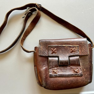 Bolso de mano de cuero de los años 70 - bolso de mano de cuero - estilo boho - bolso de cuero con herramientas hippie