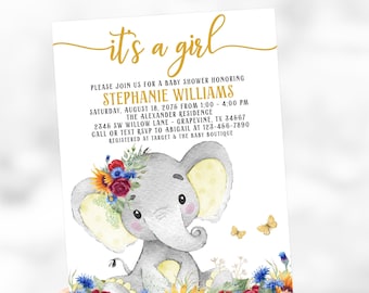 Puede incluir: Una invitación a una fiesta de bienvenida al bebé con un lindo elefante gris que lleva una corona de flores y está sentado en un campo de girasoles y flores silvestres. El texto de la invitación dice "It's a girl" y "Por favor, únase a nosotros para una fiesta de bienvenida al bebé en honor a Stephanie Williams. Sábado, 18 de agosto de 2075 de 1:00 a 4:00 PM. La residencia Alexander, 2345 SW Willow Lane, Grapevine, TX 34567. Llame o envíe un mensaje de texto RSVP a Abigail al 123-456-7890. Registrado en Target & The Baby Boutique."