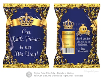Pode incluir: Saco de lembrancinha azul e dourado com uma coroa e o texto "Our Little Prince is on His Way!"  A parte de trás do saco tem um rótulo de informações nutricionais para bebês e o texto "Thank you for showering us with love! Love, Victoria & Prince Gabriel".