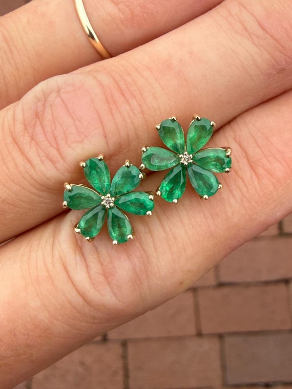 Pear Shape Green Emerald Cluster Round Diamond Fl… - image 1