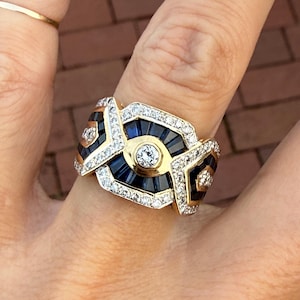 Vintage Vintage Finca Natürlicher Blauer Saphir Baguette Runder Diamant Cocktail Ballerina Breitbandring 18K Gelbgold