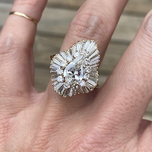 Vintage Genuine Pear Diamond Ballerina Ring Baguette Round Diamond Cocktail Engagement Ring 18k Yellow Gold
