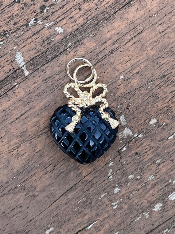Carved Black Onyx Puffed Heart Pendant 14k Yellow 