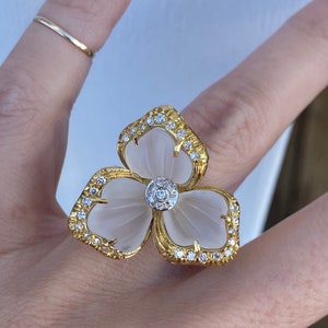 Stunning Carved Quartz Single Cut Diamond Flower Cocktail Ring 18k Yellow Gold Fine Quality