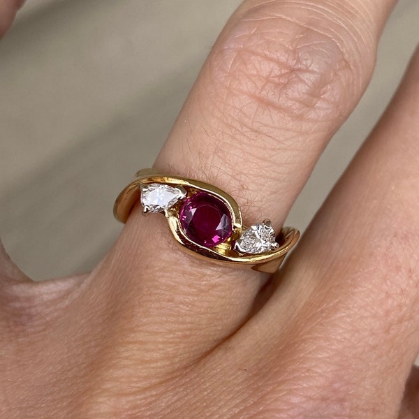 Fine Quality Pear Diamond Oval Ruby Cocktail Twisted Band Ring 18k Yellow Gold