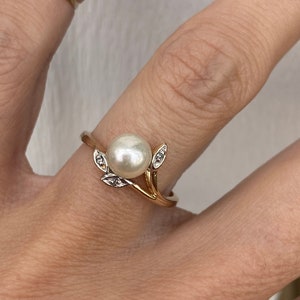 Pearl Round Diamond Leaves Cocktail Ring 14k Yellow Gold