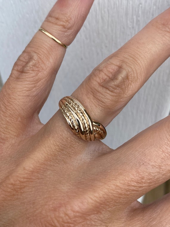 Rope Detail 10K Yellow Gold Curved Band Ring