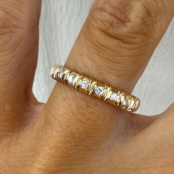 Anillo de eternidad apilable con diamantes redondos de talla brillante de 0,44 ct engastados en bisel, ideal para aniversario de bodas, en oro amarillo de 14 k.