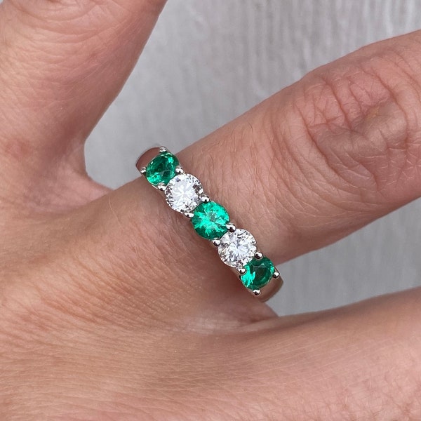 Fine Quality Round Emerald Diamond Ring Wedding Anniversary Band 18K White Gold