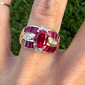 Oval Rubin Baguette Runde Diamant Cocktail oder Verlobungsring 10k Gelbgold