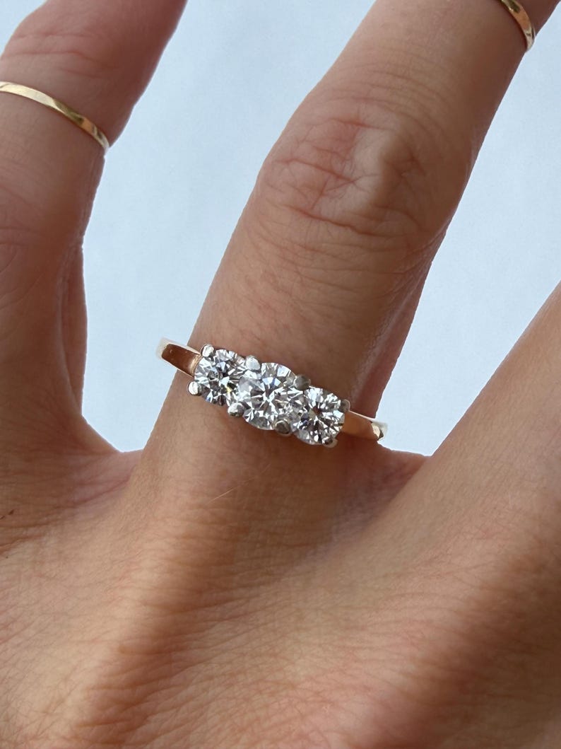 Round Brilliant Cut 1ct Natural Diamond Trilogy Engagement Wedding Ring ...