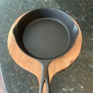 Antique Favorite Piqua Ware #7 Early Block Logo Cast Iron Skillet - produced 1916 - 1934