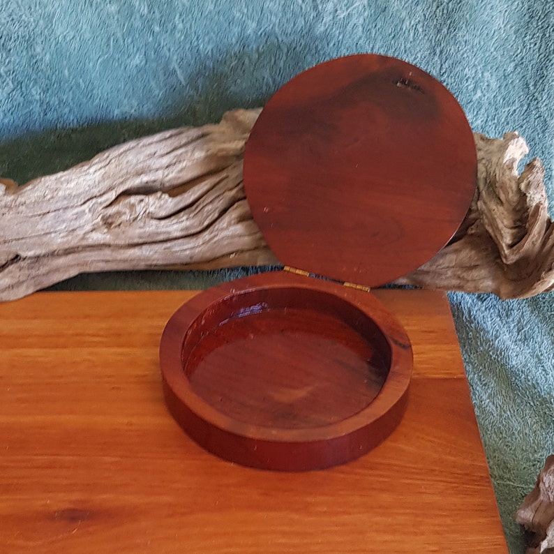 53 Handmade recycled Hardwood wooden Red Cedar round shape Jewelry box hand carved reclaimed wood sustainable found wood #53