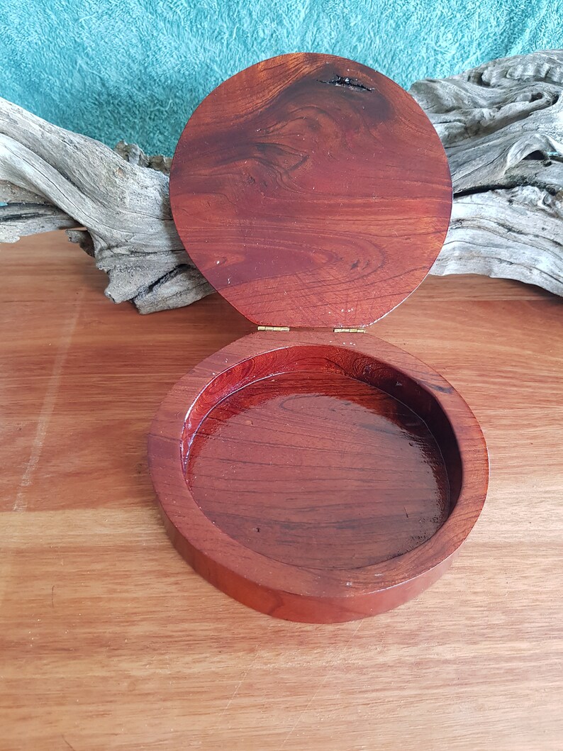 53 Handmade recycled Hardwood wooden Red Cedar round shape Jewelry box hand carved reclaimed wood sustainable found wood #53
