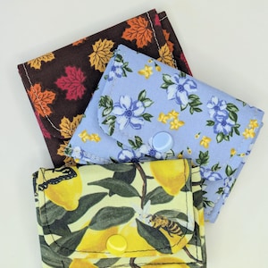 Mini billetera de tela o porta tarjetas de regalo, tejido floral y botánico