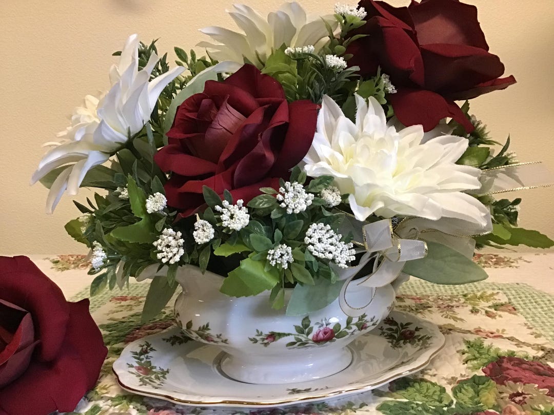 Elegant Wine-colored Roses, White Dahlias and Queen Anne's Lace, Deluxe ...