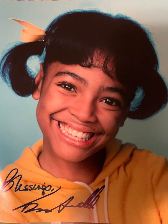 THE FACTS OF LIFE STAR KIM FIELDS "TOOTIE" RARE AUTOGRAPHED 8X10 PHOTO W/ COA ! 