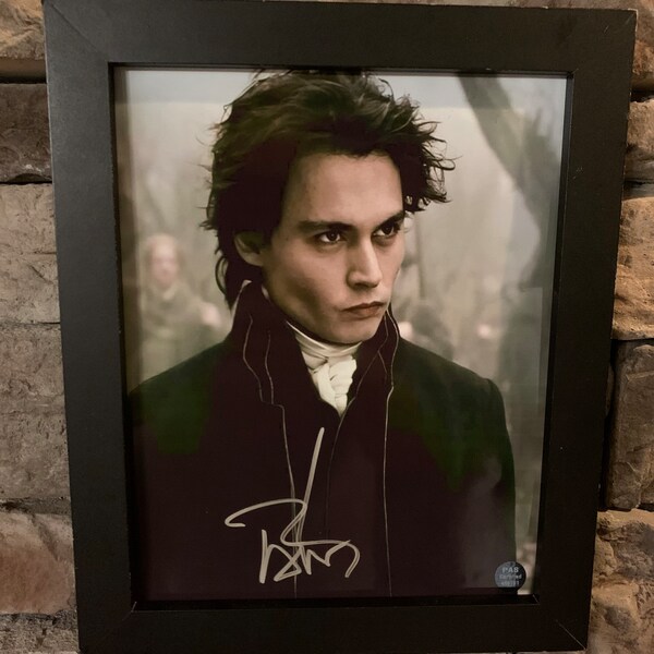 Fotografía enmarcada autografiada de Johnny Depp de 8x10 pulgadas con COA.