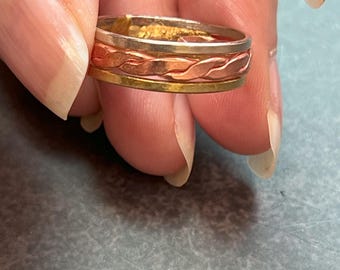 Anillo de cobre trenzado hecho a mano: Joyería bohemia con propiedades curativas