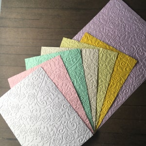 Biglietto di carta con rosa goffrata - Componenti per biglietti fatti a mano