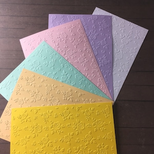 4 cartes en papier rose gaufré - Composants pour cartes faites main