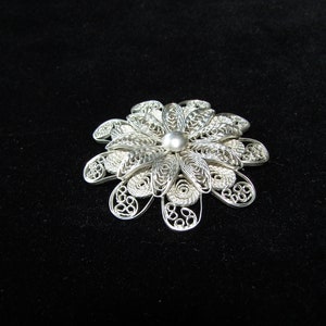 Silver Filigree Flower Brooch 5.4cm 23.75gr image 1