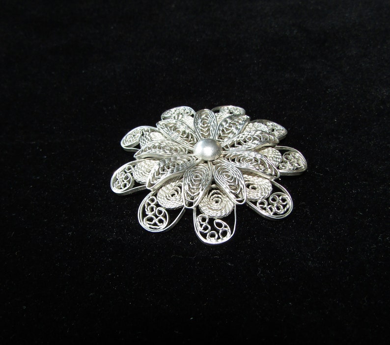 Silver Filigree Flower Brooch 5.4cm 23.75gr image 1