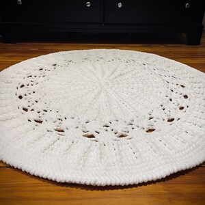 Bursting Oversized Doily Rug