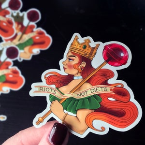 Pegatina de declaración Disturbios, no dietas Cuerpo positivo BoPo Queen Vinilo a prueba de rayones Etiqueta para computadora portátil Lollipop Longboard feminista Thicc Curvy