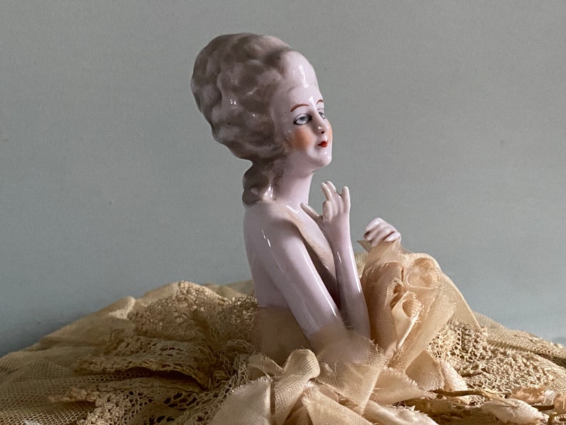 Porcelain halfdoll on box Fasold & Stauch image 2