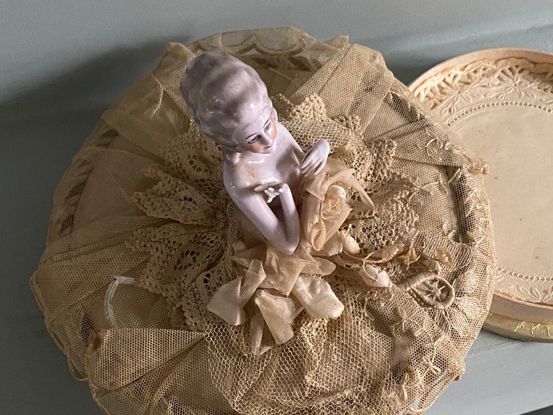 Porcelain halfdoll on box Fasold & Stauch image 8