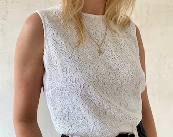 Beautiful vintage sleeveless top in white lace 90s