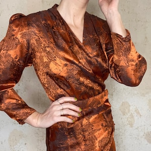 Very nice midi vintage dress shiny orange black 70s