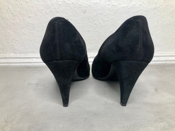 and Detail Gold Pumps with Black Bow Pearl-Embellished – main image 1