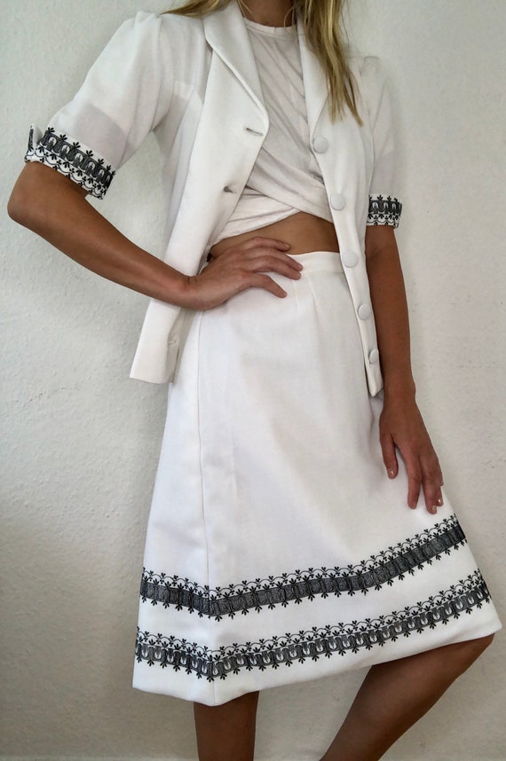 Very nice vintage two-piece blazer and skirt origi