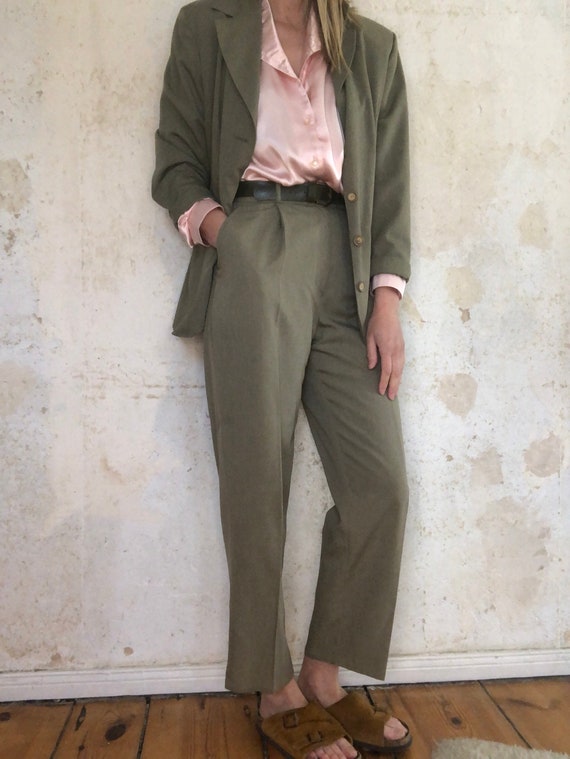 Very nice vintage suit in olive green 70s 80s