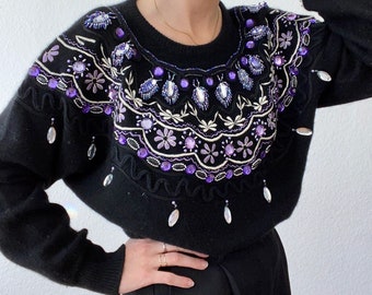 Schöner Vintage Strickpullover / Pullover in schwarz mit lila Perlen 70er 80er Jahre