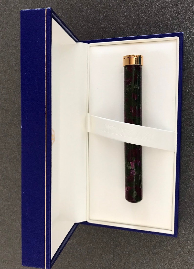 never used an 18k -750 golden nib. kept in box SALE***Vintage Waterman Fountain Pen