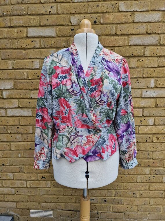 Pretty 1980s vintage floral peplum blouse. 80s vi… - image 1