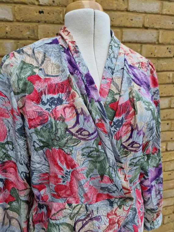 Pretty 1980s vintage floral peplum blouse. 80s vi… - image 3