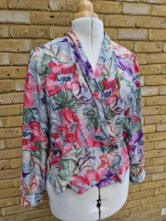 Pretty 1980s vintage floral peplum blouse. 80s vi… - image 4