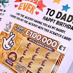 Puede incluir: Una tarjeta de cumplea&ntilde;os con el texto "Best Daddy Ever" y un rasca y gana. El boleto muestra "Top Prizes of &pound;100,000" y "Match 3 to Win". La tarjeta tambi&eacute;n dice "Happy Birthday To Dad".