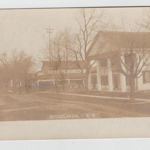 Postal RPPC con vista a la calle de Interlaken, NY, 1907 o anterior