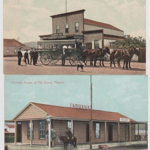 Puede incluir: Dos postales antiguas que representan escenas de Tia Juana, México. La postal superior muestra un autobús tirado por caballos con el texto "George IBS Curios Cigars" en el lateral de un edificio. La postal inferior muestra un edificio con el texto "ADUANA" sobre la entrada y "RESTAURANT" en el lateral.