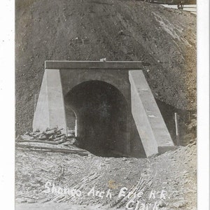 Postal de RPPC del ferrocarril Shongo Arch Erie en construcción alrededor de 1910